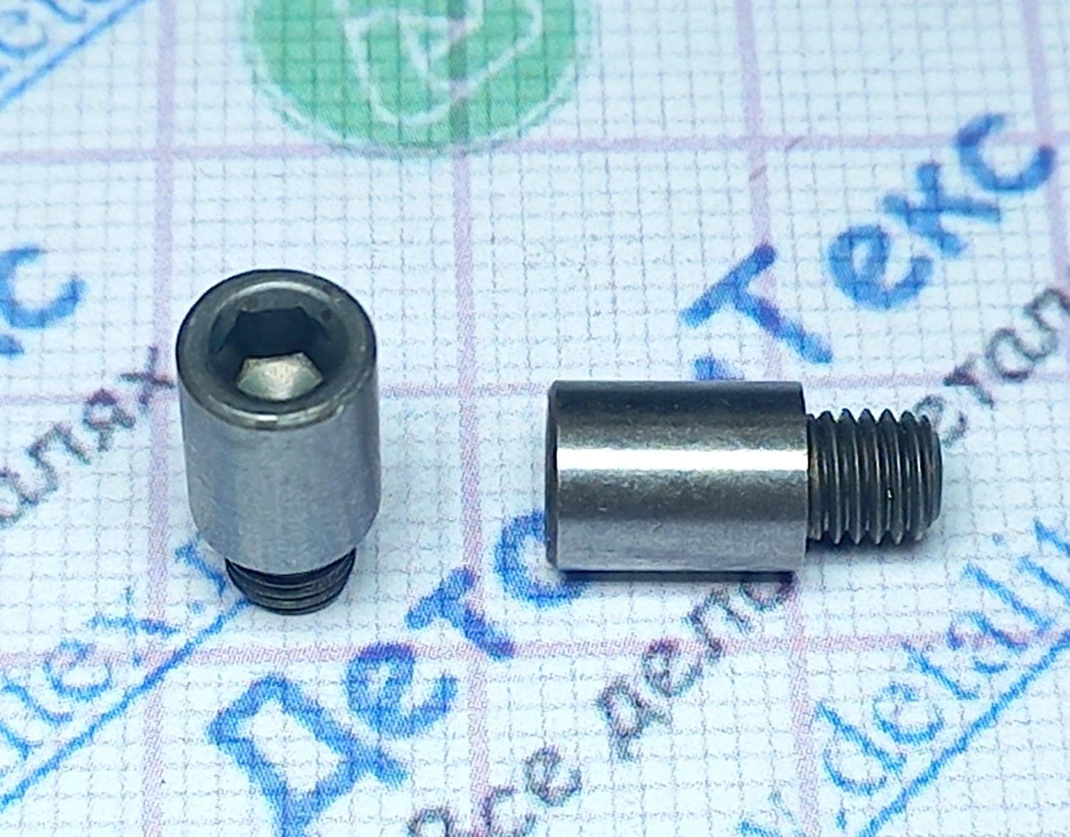 B99-C08/09 (SIS2133) винт с высокой головкой, резьба М4,5