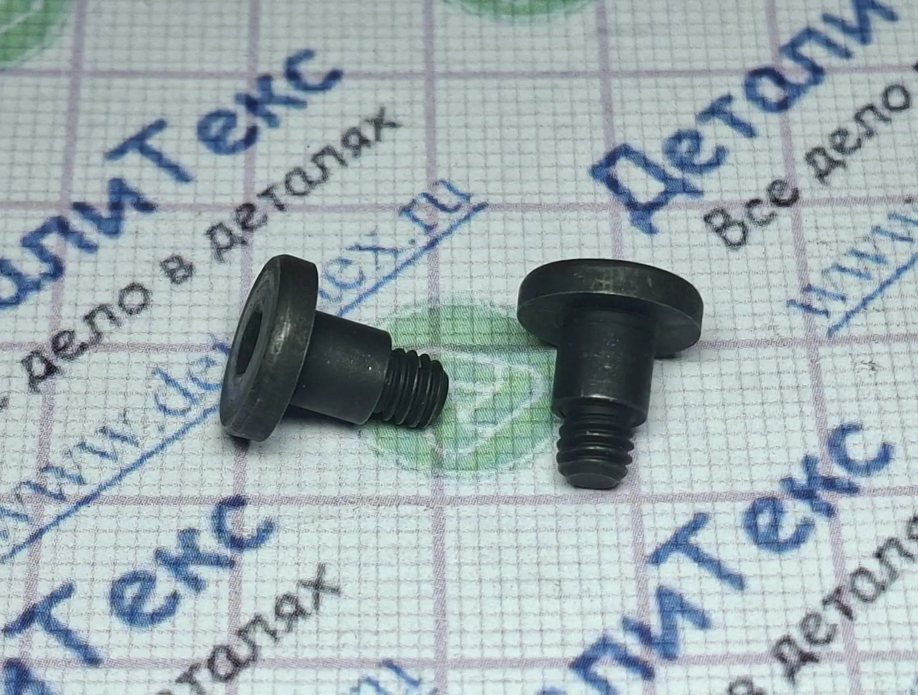 B99-C13/33 -  SIS1110 винт ступенчатый М4 (99-7M10M)